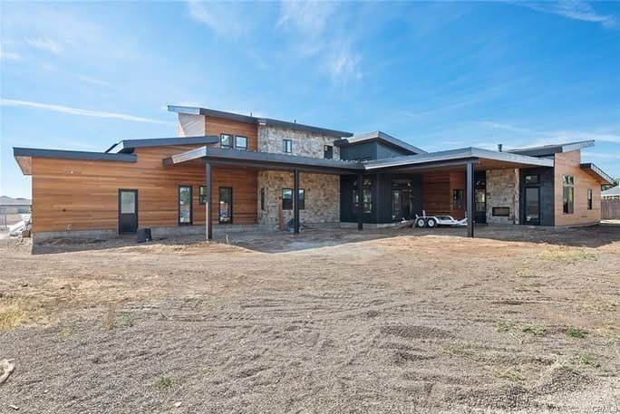 Custom residential steel structure by Stainless Aesthetics Inc